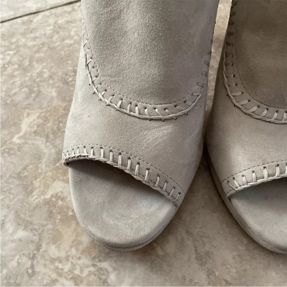 New 8.5 Via Spiga Peep Toe Heels - Picture 5 of 8